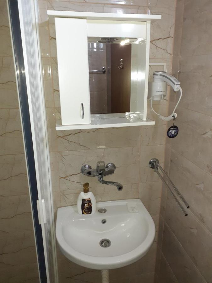 Hotel Restoran Sa Prenocistem Zitiste Exterior foto