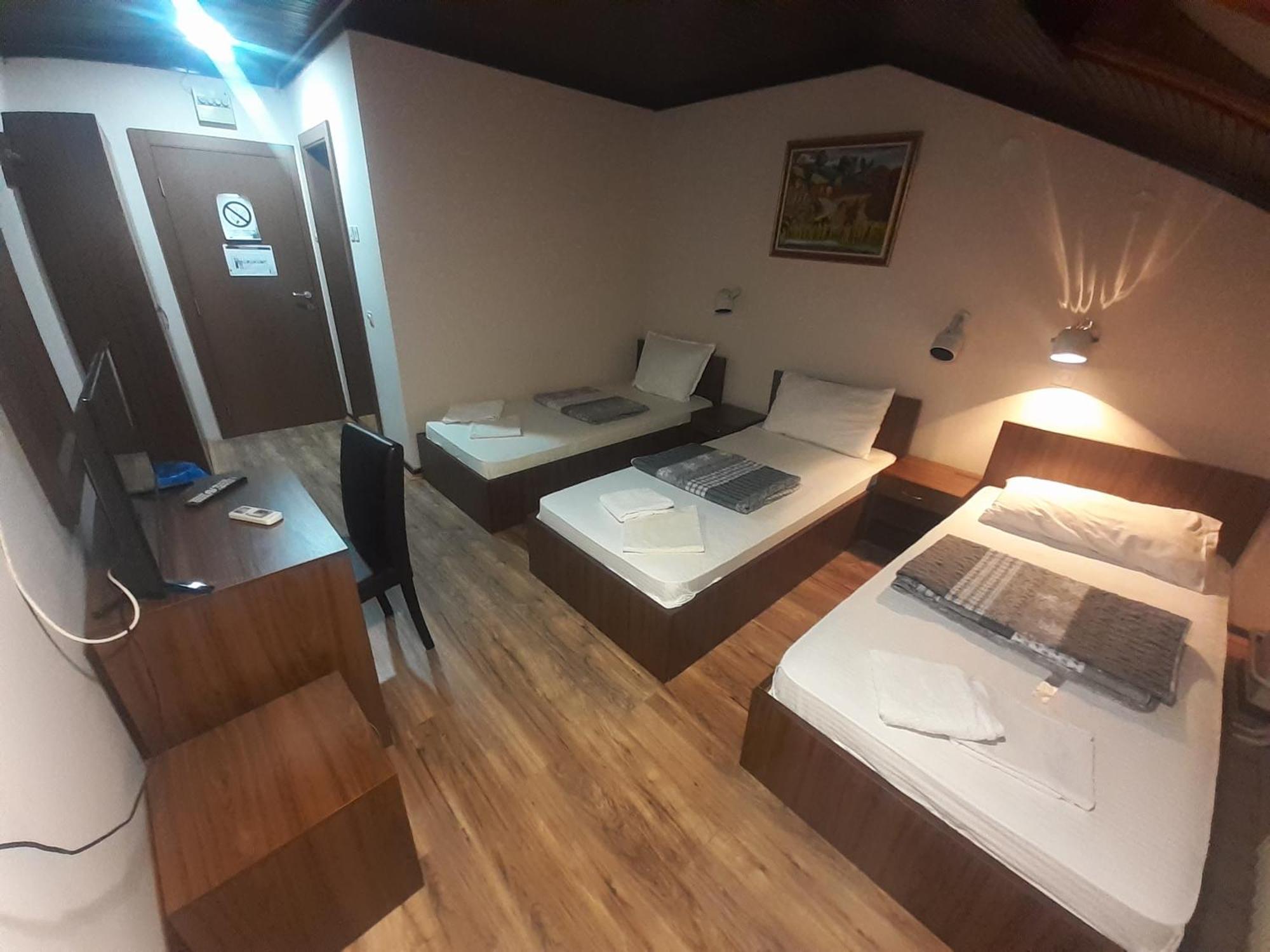 Hotel Restoran Sa Prenocistem Zitiste Exterior foto