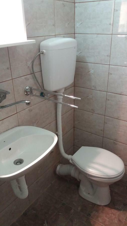Hotel Restoran Sa Prenocistem Zitiste Exterior foto